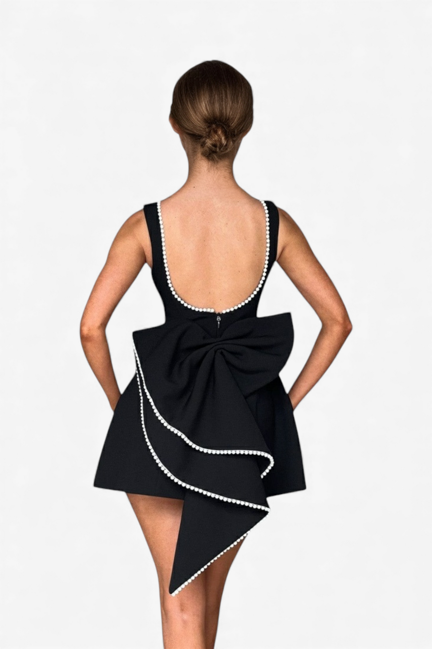 STRUKTURIRANA MINI OBLEKA S KRILOM V OBLIKI ČRKE A