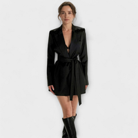 BLAZER OBLEKA S KROJENIM PASOM