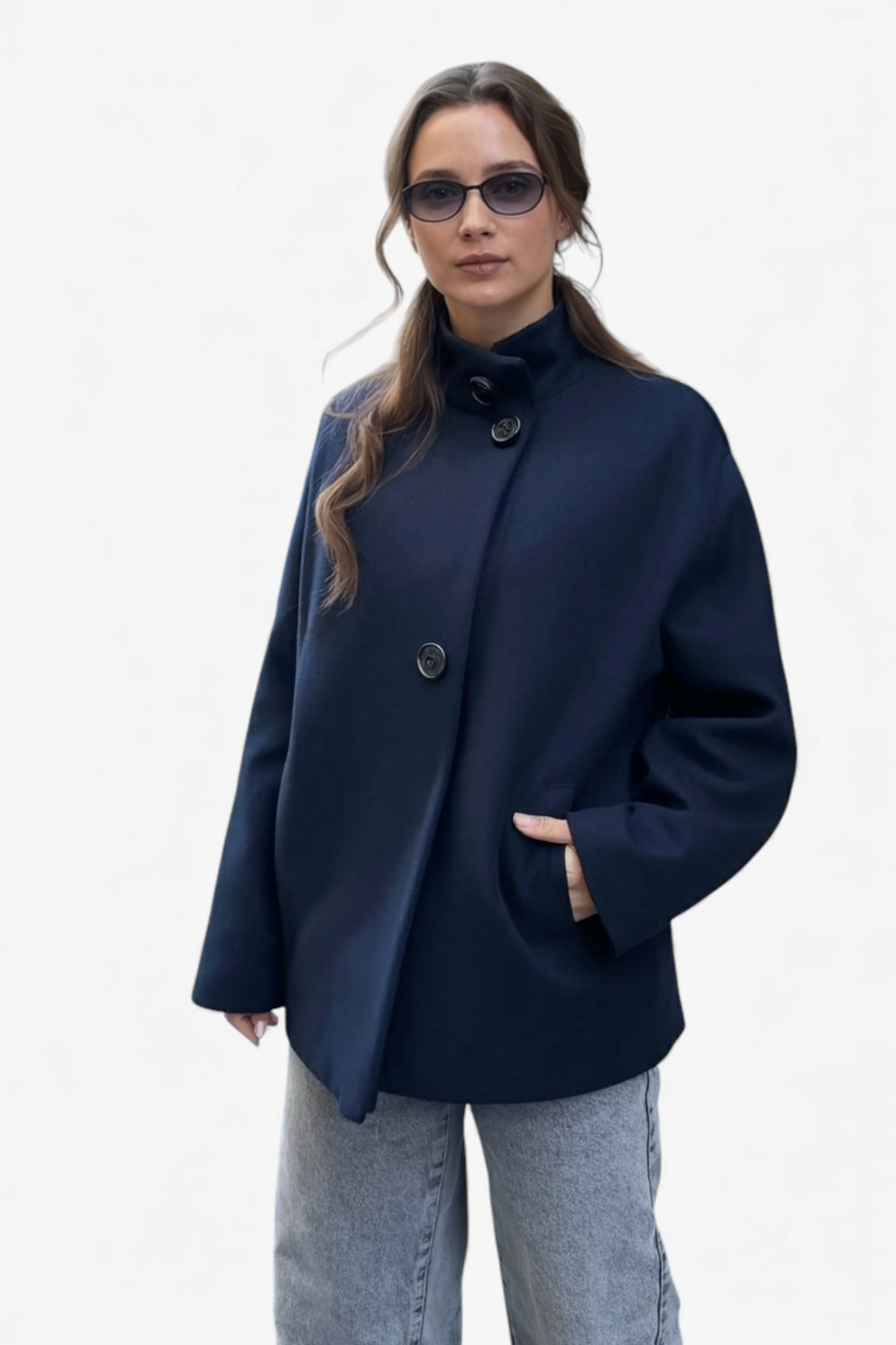 STRUKTURIRAN PLAŠČ Z VISOKIM OVRATNIKOM IN SPROŠČENO SILHUETO