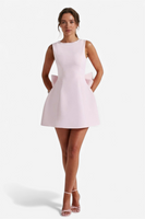 STRUKTURIRANA MINI OBLEKA S KRILOM V OBLIKI ČRKE A